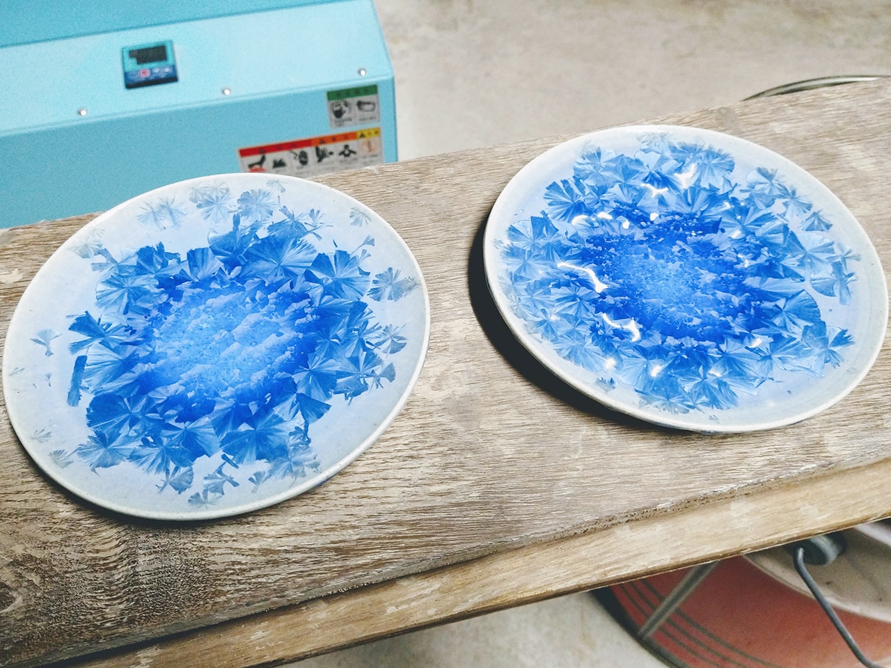 青い結晶皿2