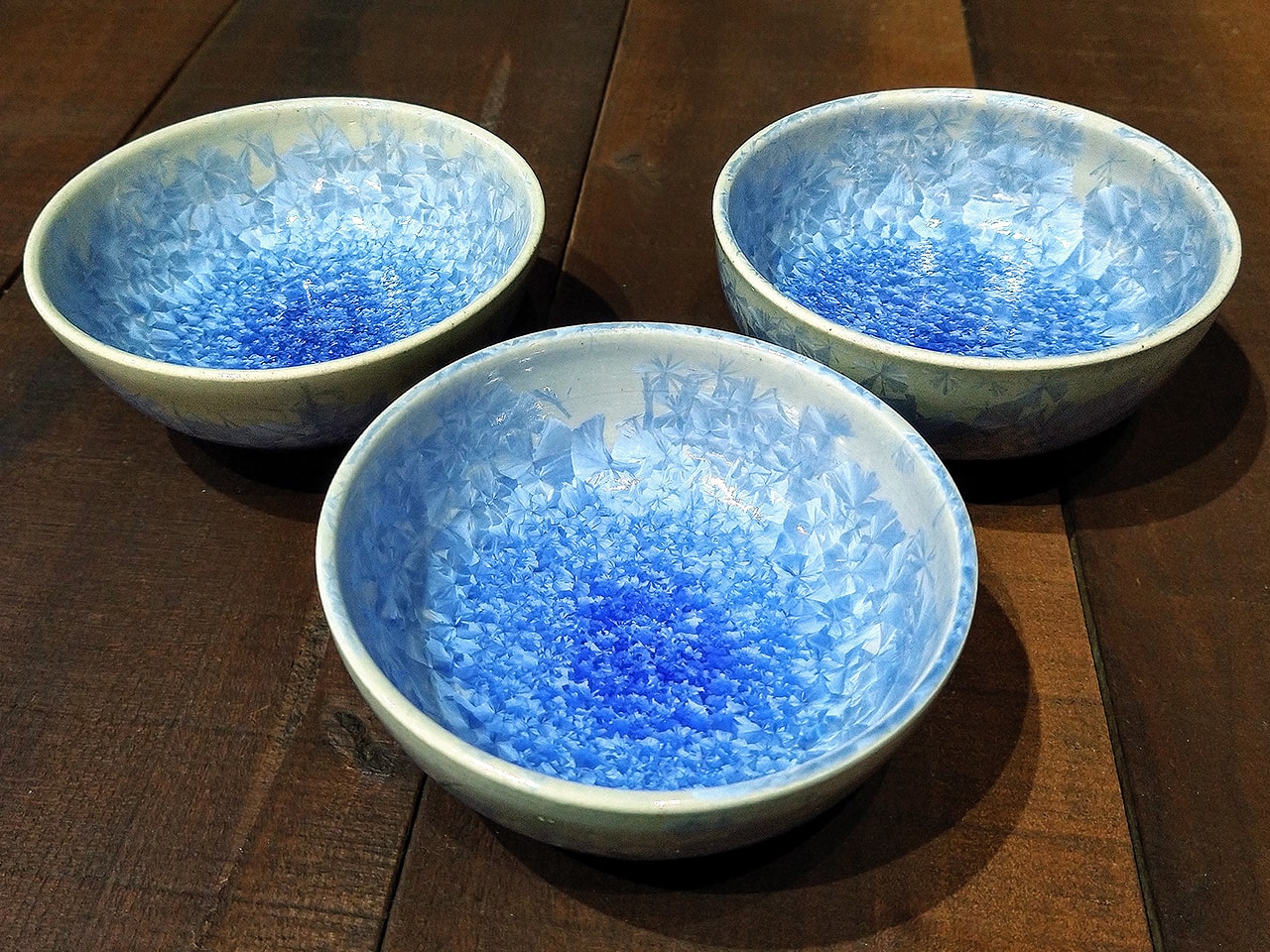 青い結晶飯碗