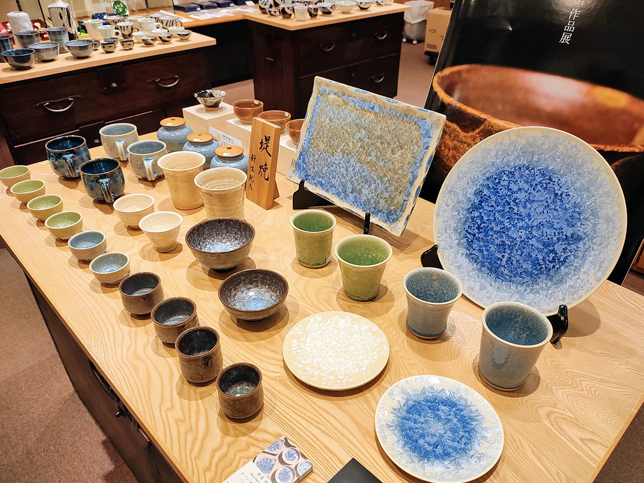 こけしのしまぬき「堤焼乾馬窯展」の様子